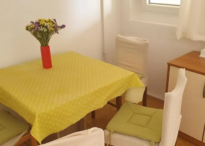 5805b Апартаменты *